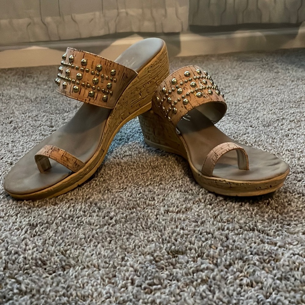 Onex cork wedge with fun gold detail